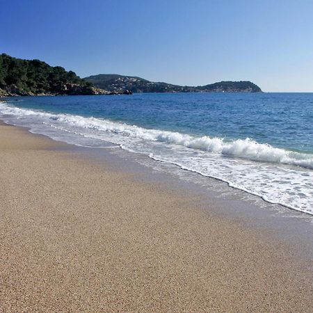 A Deux Pas De La Plage De Sable Le Pradet Luaran gambar
